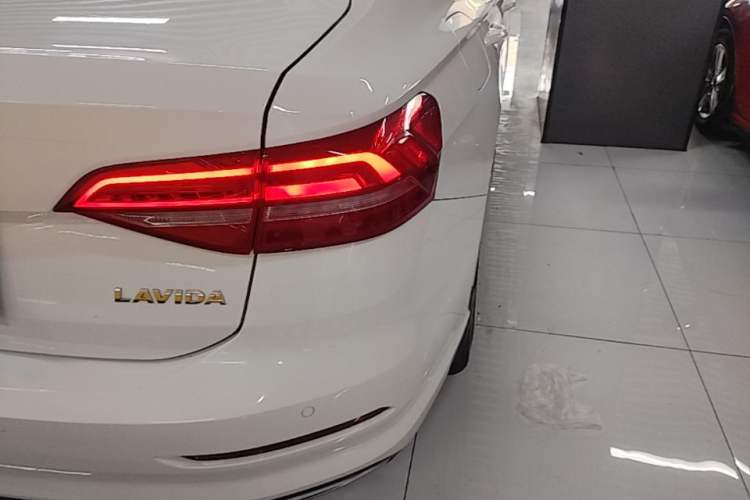 Used Volkswagen Lavida 2019 1.5L Automatic Vision Edition China VI Standard Right Rear Taillight