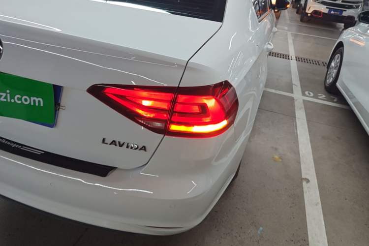 Used Volkswagen Lavida 2019 Lavida Start 1.5L Manual Fashion Edition China VI Standard Right Rear Taillight
