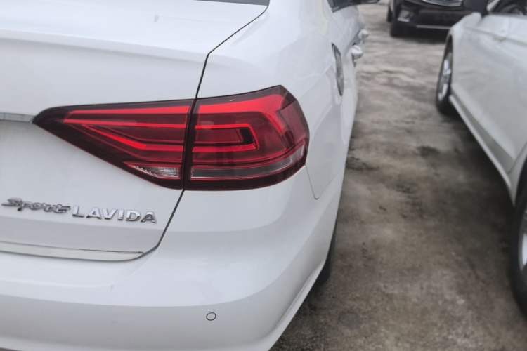Used Volkswagen Lavida 2019 Lavida Start 1.5L Automatic Trendy Version China VI Standard Right Rear Taillight