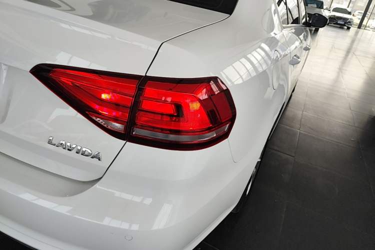 Used Volkswagen Lavida 2019 Lavida Start 1.5L Automatic Trendy Version China VI Standard Right Rear Taillight