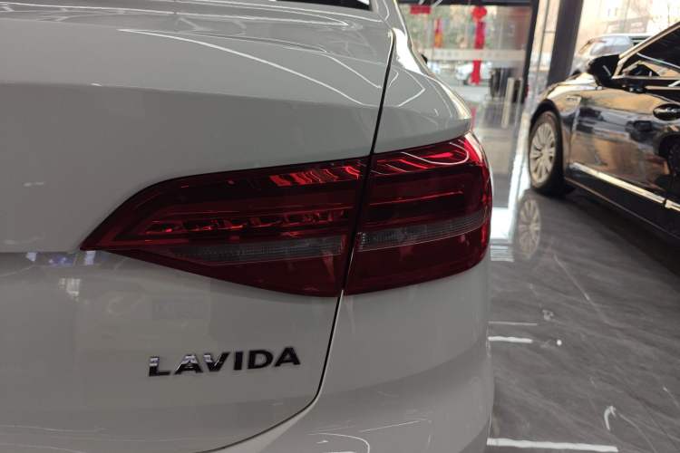 Used Volkswagen Lavida 2019 Lavida Start 1.5L Automatic Trendy Version China VI Standard Right Rear Taillight