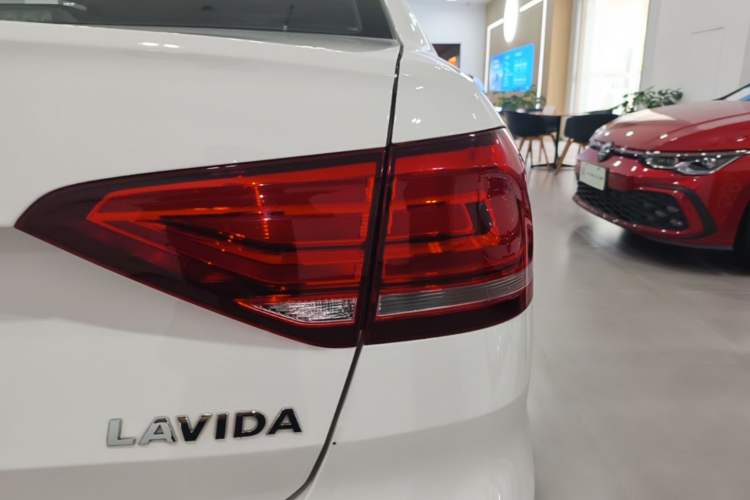 Used Volkswagen Lavida 2019 Lavida Start 1.5L Automatic Trendy Version China VI Standard Right Rear Taillight