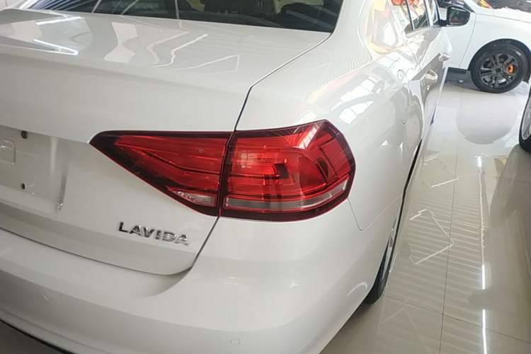 Used Volkswagen Lavida 2019 Lavida Start 1.5L Automatic Trendy Version China VI Standard Right Rear Taillight