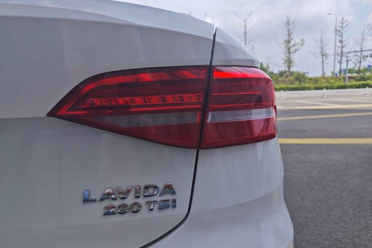Used Volkswagen Lavida 2019 280TSI DSG Comfort Edition China VI standard Right Rear Taillight