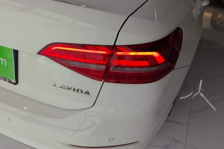 Used Volkswagen Lavida 2019 1.5L Automatic Vision Edition China VI Standard Right Rear Taillight
