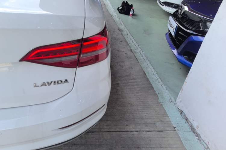 Used Volkswagen Lavida 2019 1.5L Automatic Comfort Edition China VI Standard Right Rear Taillight