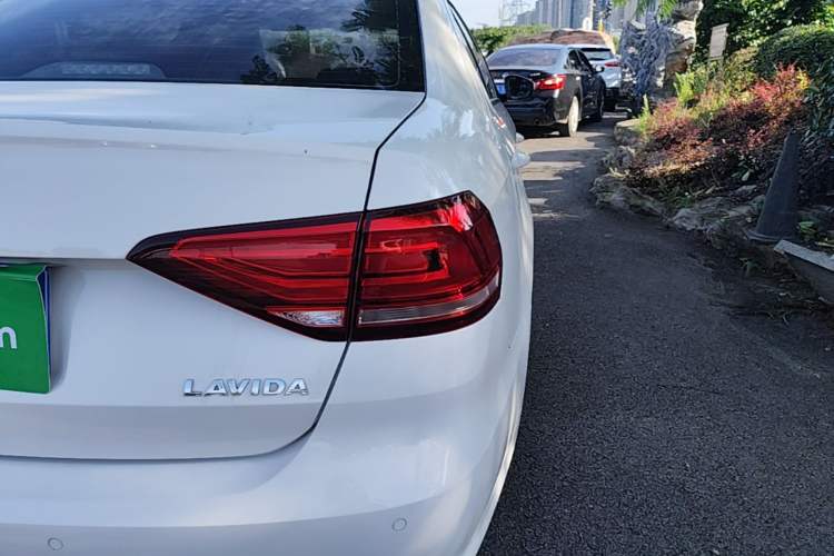 Used Volkswagen Lavida 2019 Lavida Start 1.5L Automatic Trendy Version China VI Standard Right Rear Taillight