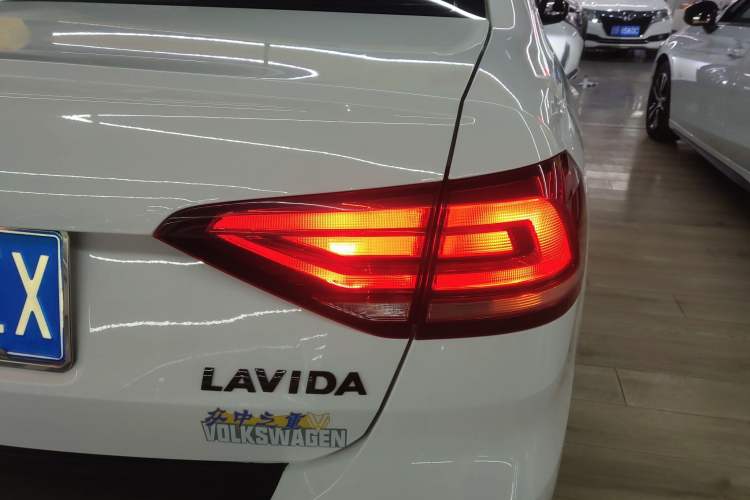 Used Volkswagen Lavida 2019 Lavida Start 1.5L Automatic Trendy Version China VI Standard Right Rear Taillight
