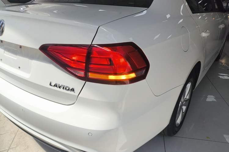 Used Volkswagen Lavida 2019 Lavida Start 1.5L Automatic Trendy Version China VI Standard Right Rear Taillight