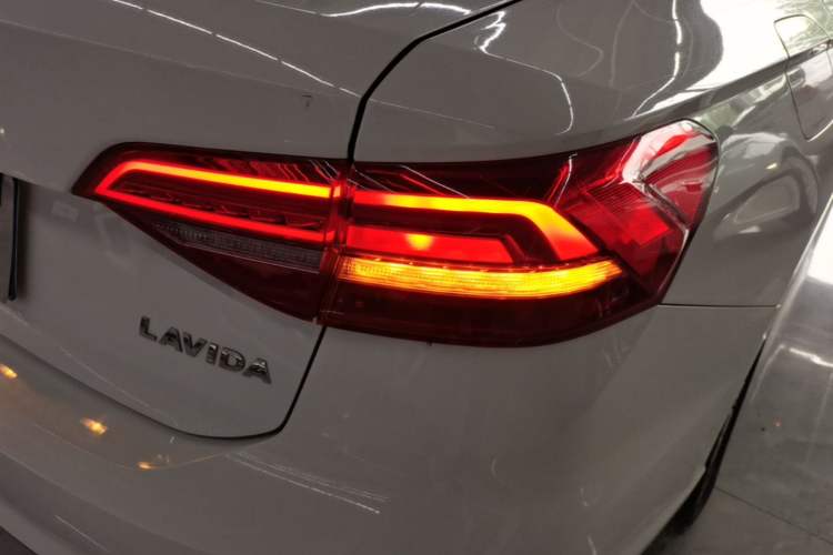 Used Volkswagen Lavida 2019 1.5L Automatic Vision Edition China VI Standard Right Rear Taillight