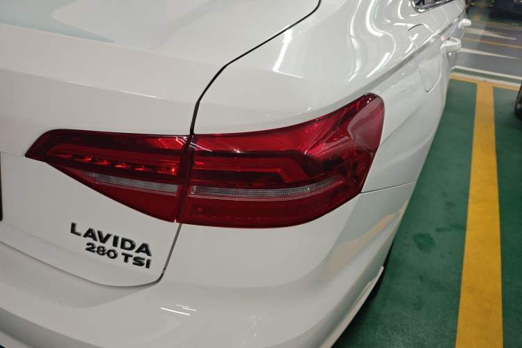 Used Volkswagen Lavida 2019 280TSI DSG Comfort Edition China VI standard Right Rear Taillight