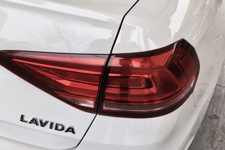 Used Volkswagen Lavida 2019 Lavida Start 1.5L Automatic Trendy Version China VI Standard Right Rear Taillight