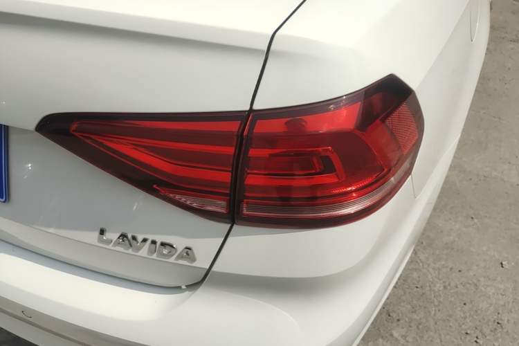 Used Volkswagen Lavida 2019 Lavida Start 1.5L Manual Fashion Edition China VI Standard Right Rear Taillight