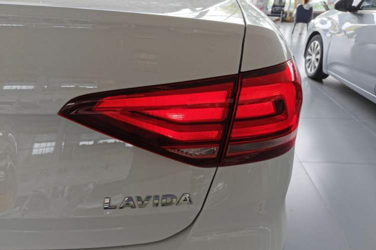 Used Volkswagen Lavida 2019 Lavida Start 1.5L Automatic Trendy Version China VI Standard Right Rear Taillight