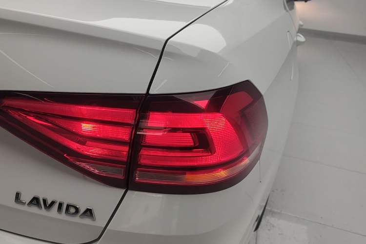 Used Volkswagen Lavida 2019 Lavida Start 1.5L Automatic Trendy Version China VI Standard Right Rear Taillight