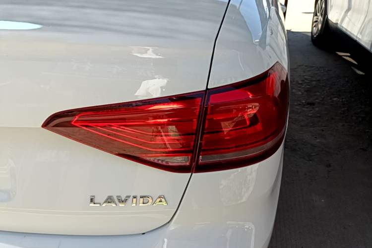 Used Volkswagen Lavida 2019 Lavida Start 1.5L Automatic Trendy Version China VI Standard Right Rear Taillight