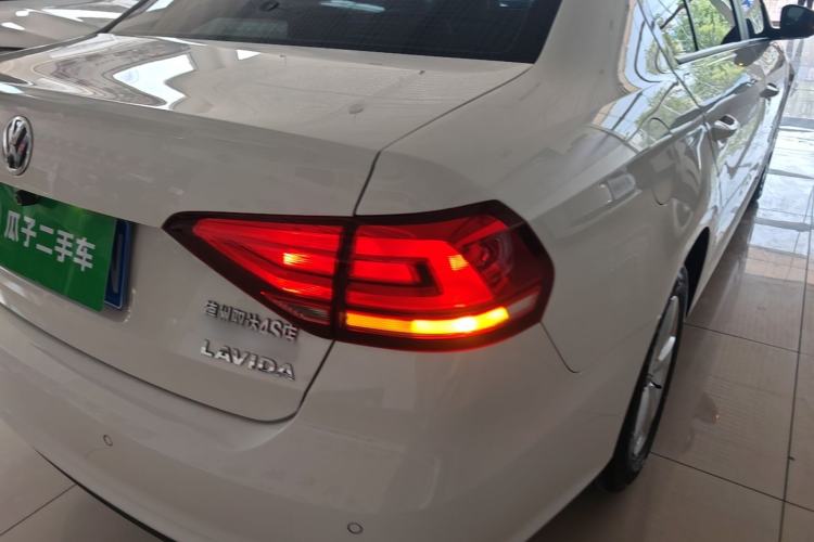 Used Volkswagen Lavida 2019 Lavida Start 1.5L Manual Fashion Edition China VI Standard Right Rear Taillight