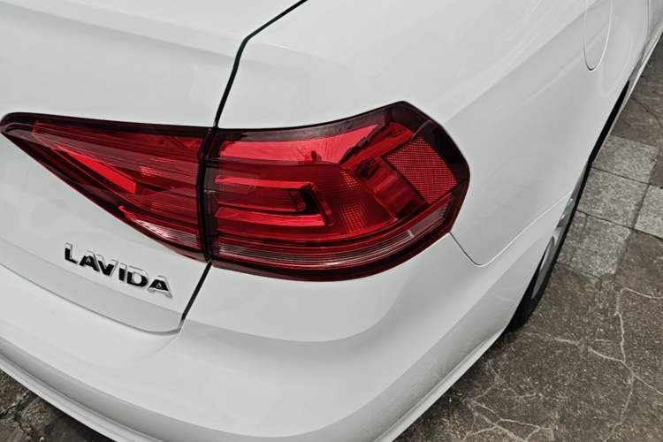 Used Volkswagen Lavida 2019 Lavida Start 1.5L Automatic Trendy Version China VI Standard Right Rear Taillight