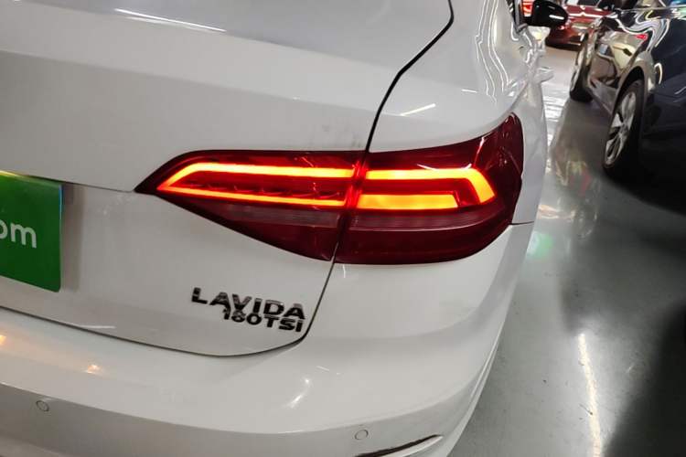 Used Volkswagen Lavida 2019 1.5L Automatic Comfort Edition China VI Standard Right Rear Taillight