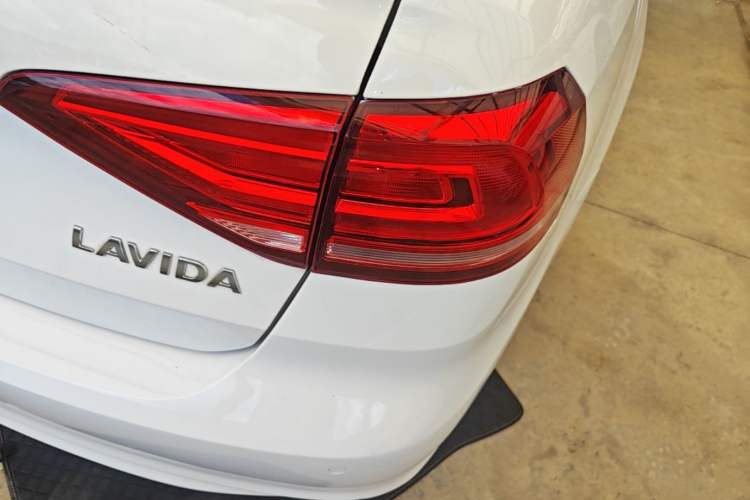 Used Volkswagen Lavida 2019 Lavida Start 1.5L Manual Fashion Edition China VI Standard Right Rear Taillight