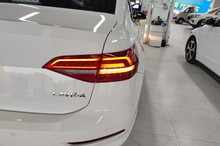 Used Volkswagen Lavida 2019 1.5L Automatic Comfort Edition China VI Standard Right Rear Taillight