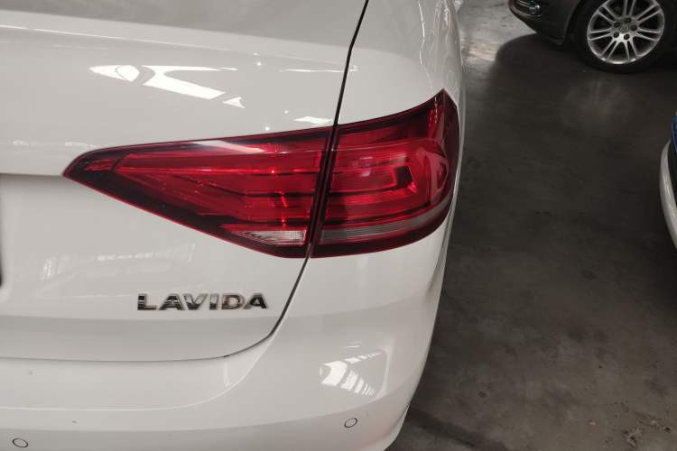 Used Volkswagen Lavida 2019 Lavida Start 1.5L Automatic Trendy Version China VI Standard Right Rear Taillight
