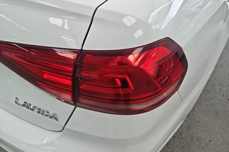 Used Volkswagen Lavida 2019 Lavida Start 1.5L Automatic Comfort Edition China VI Standard Right Rear Taillight