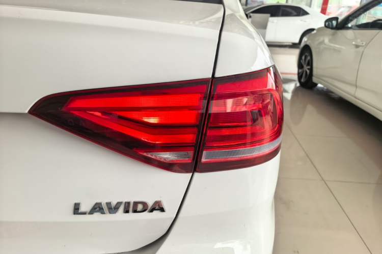 Used Volkswagen Lavida 2019 Lavida Start 1.5L Automatic Trendy Version China VI Standard Right Rear Taillight