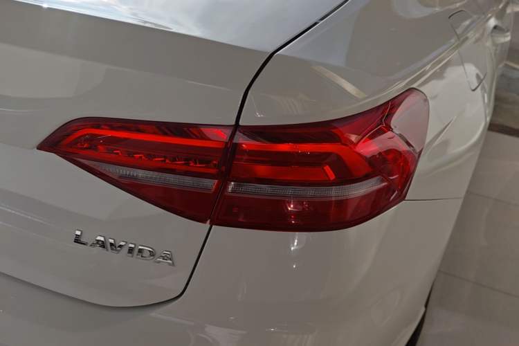 Used Volkswagen Lavida 2019 1.5L Automatic Fashion Edition China VI Right Rear Taillight