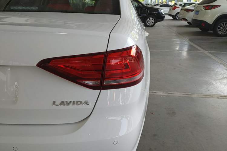 Used Volkswagen Lavida 2019 Lavida Start 1.5L Automatic Trendy Version China VI Standard Right Rear Taillight