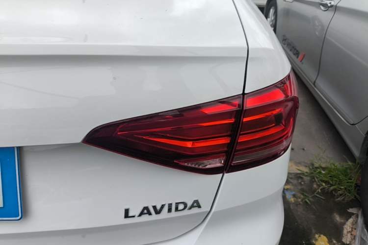 Used Volkswagen Lavida 2019 Lavida Start 1.5L Automatic Trendy Version China VI Standard Right Rear Taillight