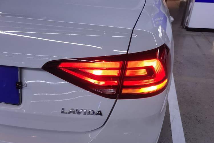 Used Volkswagen Lavida 2019 Lavida Start 1.5L Manual Fashion Edition China VI Standard Right Rear Taillight