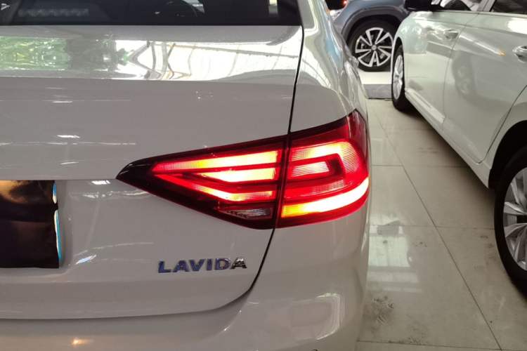 Used Volkswagen Lavida 2019 Lavida Start 1.5L Automatic Trendy Version China VI Standard Right Rear Taillight