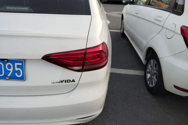 Used Volkswagen Lavida 2019 Lavida Start 1.5L Automatic Trendy Version China VI Standard Right Rear Taillight
