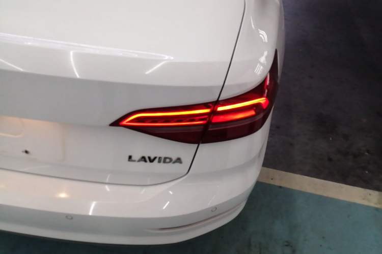 Used Volkswagen Lavida 2019 1.5L Automatic Comfort Edition China VI Standard Right Rear Taillight