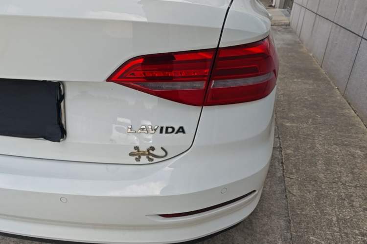 Used Volkswagen Lavida 2019 1.5L Automatic Fashion Edition China VI Right Rear Taillight