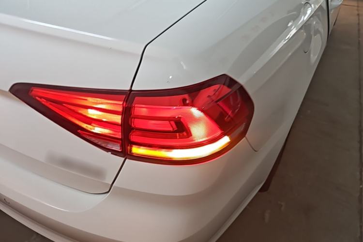 Used Volkswagen Lavida 2019 Lavida Start 1.5L Manual Fashion Edition China VI Standard Right Rear Taillight