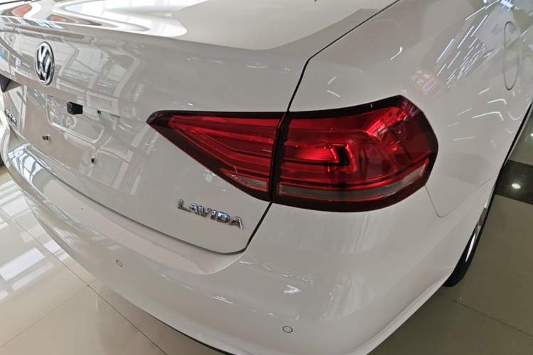 Used Volkswagen Lavida 2019 Lavida Start 1.5L Automatic Trendy Version China VI Standard Right Rear Taillight
