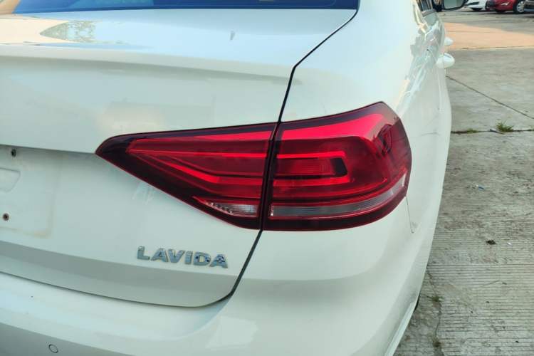 Used Volkswagen Lavida 2019 Lavida Start 1.5L Manual Fashion Edition China VI Standard Right Rear Taillight