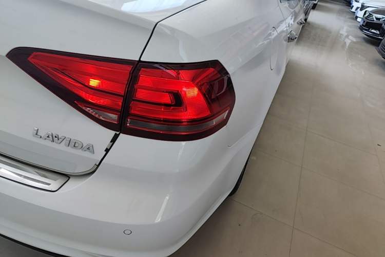 Used Volkswagen Lavida 2019 Lavida Start 1.5L Manual Fashion Edition China VI Standard Right Rear Taillight
