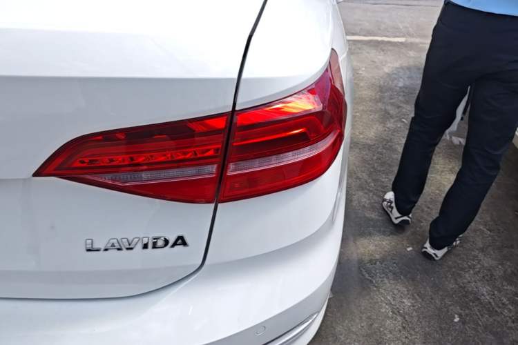 Used Volkswagen Lavida 2019 1.5L Automatic Comfort Edition China VI Standard Right Rear Taillight