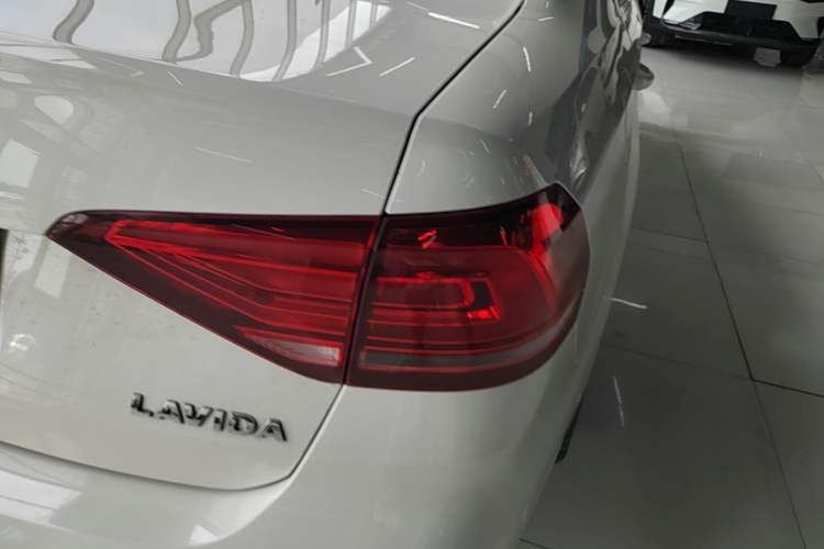 Used Volkswagen Lavida 2019 Lavida Start 1.5L Automatic Trendy Version China VI Standard Right Rear Taillight