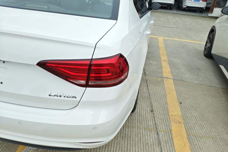 Used Volkswagen Lavida 2019 Lavida Start 1.5L Automatic Trendy Version China VI Standard Right Rear Taillight