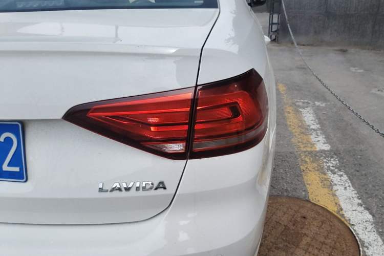 Used Volkswagen Lavida 2019 Lavida Start 1.5L Automatic Trendy Version China VI Standard Right Rear Taillight