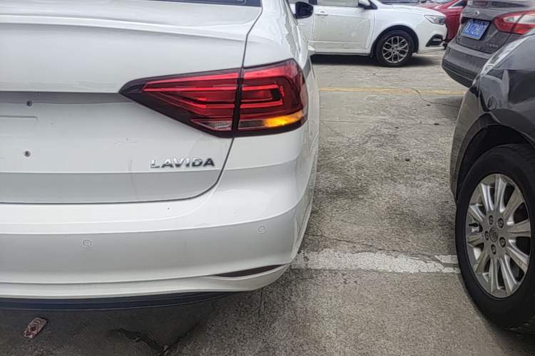 Used Volkswagen Lavida 2019 Lavida Start 1.5L Automatic Trendy Version China VI Standard Right Rear Taillight
