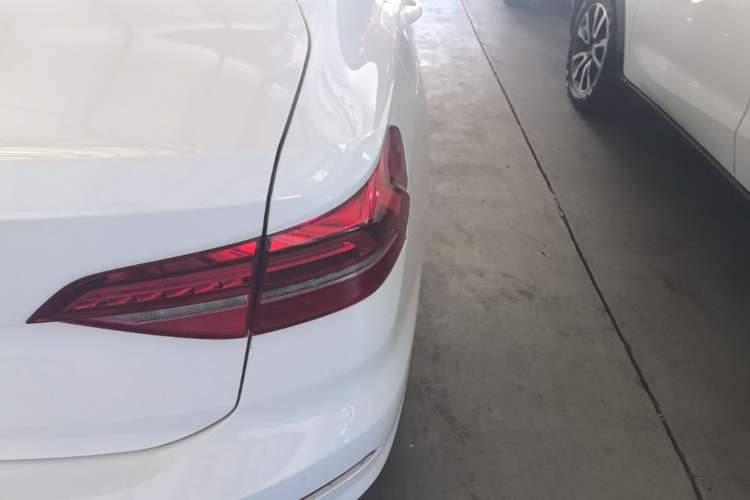 Used Volkswagen Lavida 2019 1.5L Automatic Comfort Edition China VI Standard Right Rear Taillight