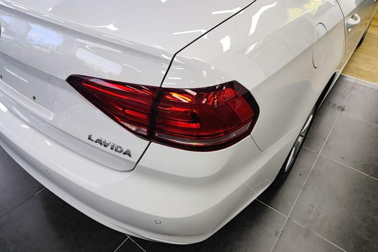 Used Volkswagen Lavida 2019 Lavida Start 1.5L Automatic Trendy Version China VI Standard Right Rear Taillight