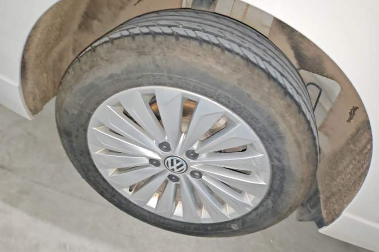 Used Volkswagen Lavida 2019 280TSI DSG Comfort Edition China VI standard Right Rear Wheel Hub