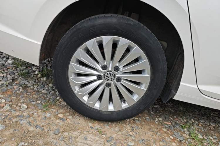 Used Volkswagen Lavida 2019 280TSI DSG Comfort Edition China VI standard Right Rear Wheel Hub