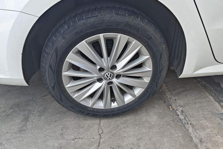 Used Volkswagen Lavida 2019 Lavida Start 1.5L Automatic Comfort Edition China VI Standard Right Rear Wheel Hub
